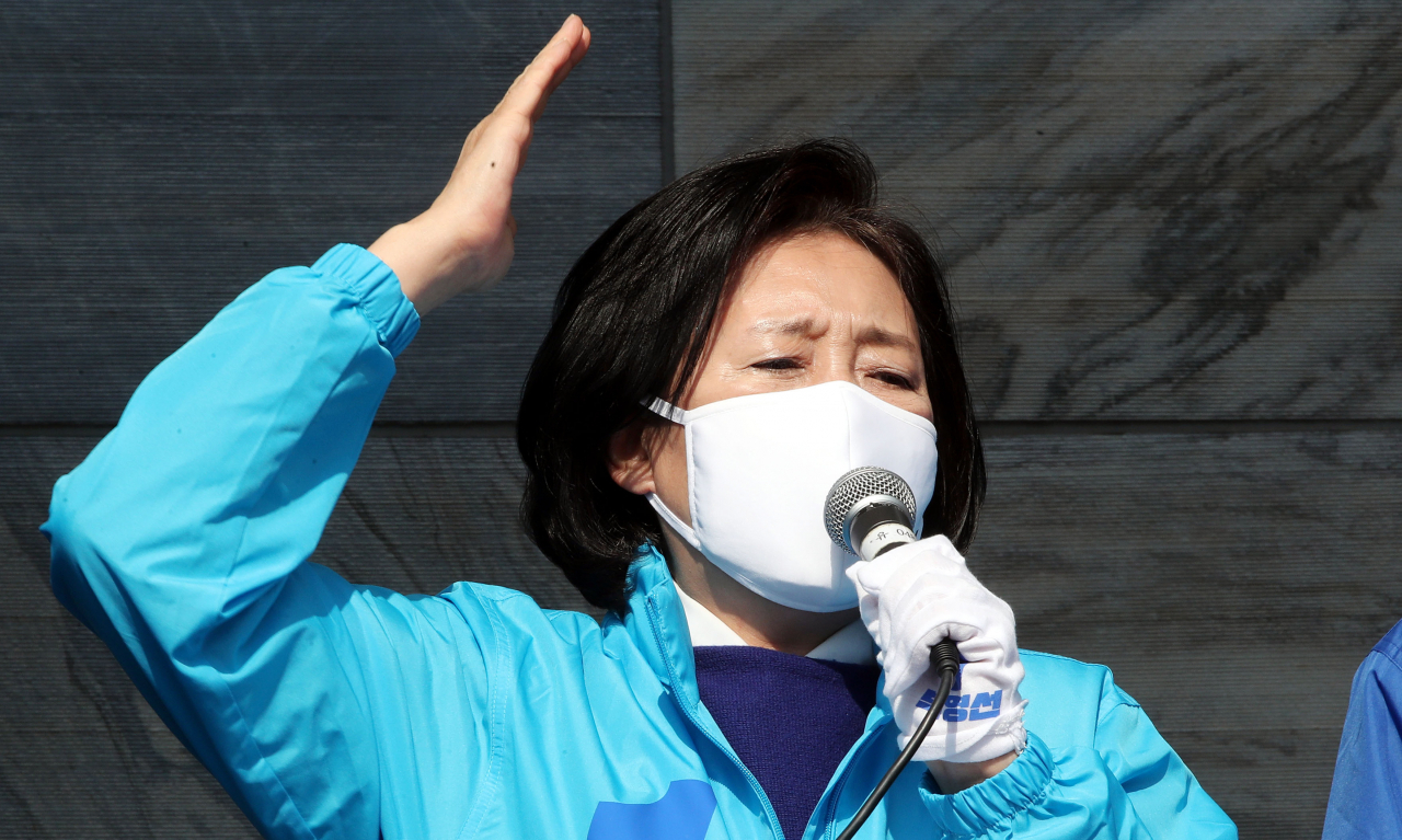 박영선 더불어민주당 서울시장 후보가 지난 6일 서울 서대문구 홍제역에서 열린 유세에서 지지를 호소하고 있다. [연합]