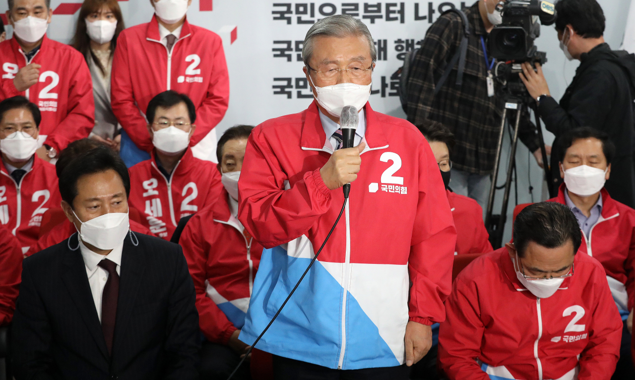 4·7 재보궐 서울시장, 부산시장 선거 등에서 승리한 국민의힘 김종인 비상대책위원장이 8일 자정께 서울 여의도 당사 개표상황실에서 소감을 말하고 있다. [연합]
