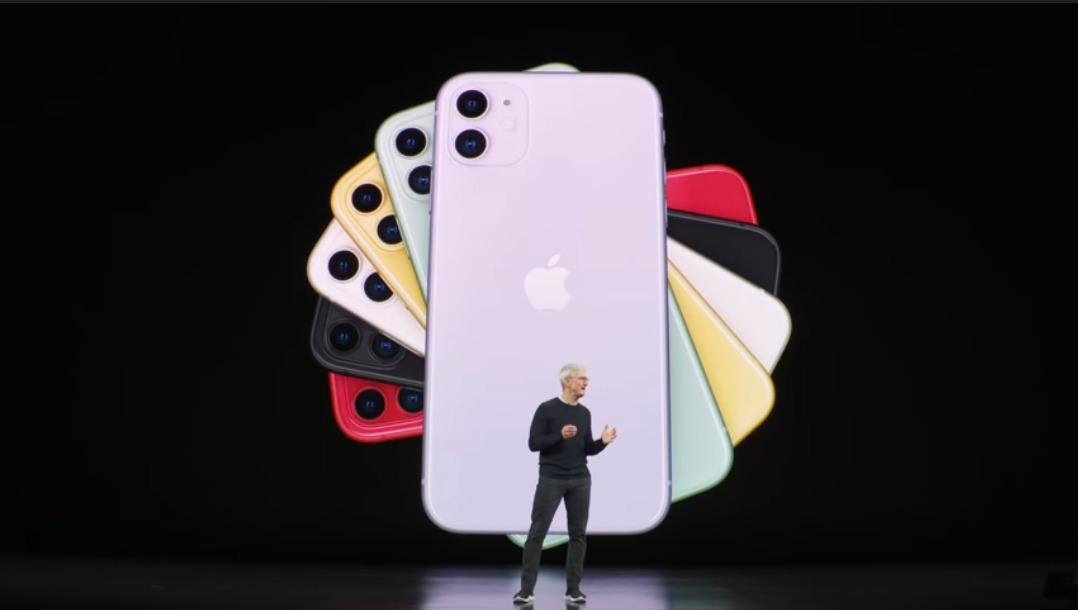 팀 쿡 애플CEO가 아이폰11를 소개하고 있다. [출처=유튜브 채널 ‘Apple’]
