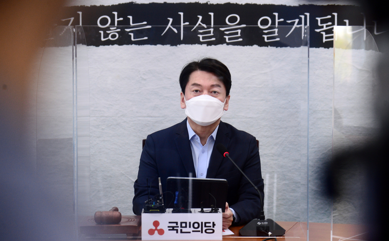 안철수 국민의당 대표가 8일 오전 서울 여의도 국회에서 열린 최고위원회의에서 발언하고 있다. [연합]