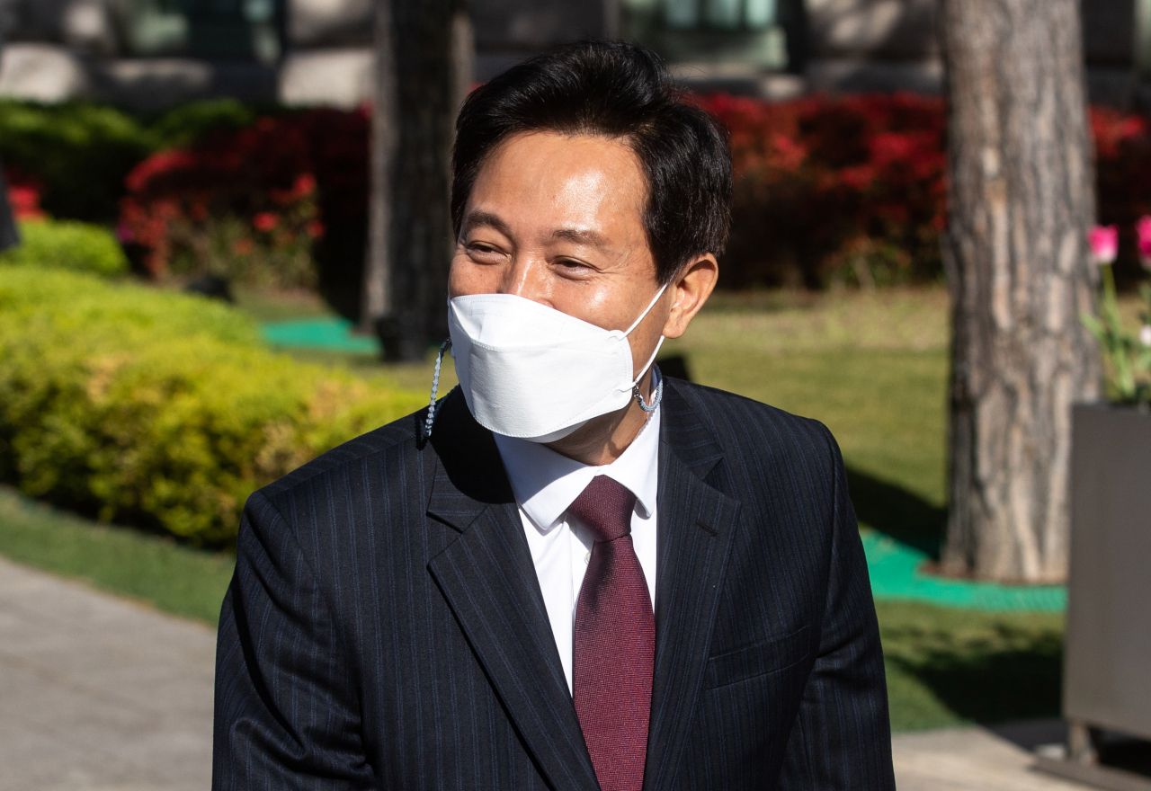 제38대 서울특별시장에 당선된 오세훈 시장이 8일 오전 서울시청으로 출근하고 있다. [연합]