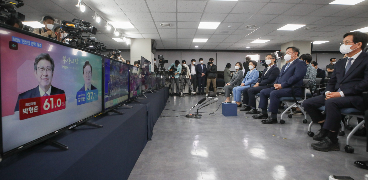 8일 시청률 조사회사 닐슨코리아에 따르면 전날 재보선 개표방송 시청률은 KBS와 TV조선이 각각 1·2위를 기록했다.[연합]