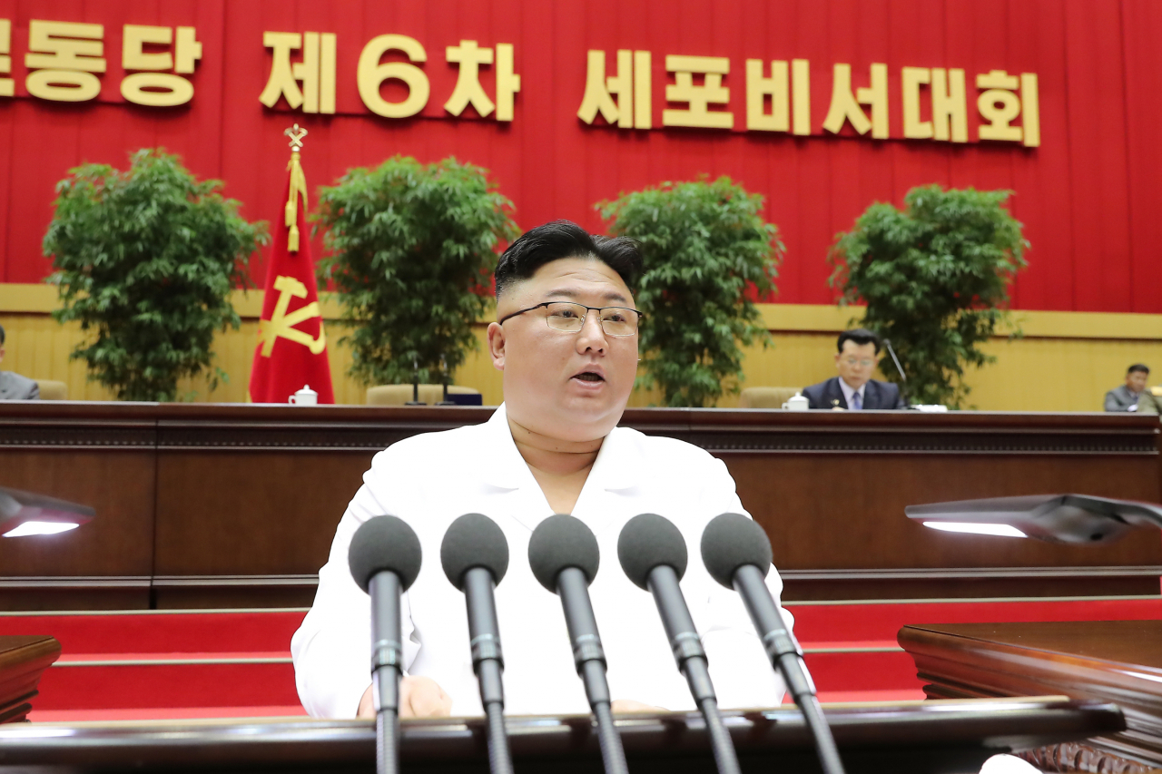 김정은 북한 국무위원장은 8일 노동당 세포비서대회 폐회사에서 고난의 행군을 결심했다고 밝혔다고 조선중앙통신이 9일 보도했다. [평양 노동신문=뉴스1]