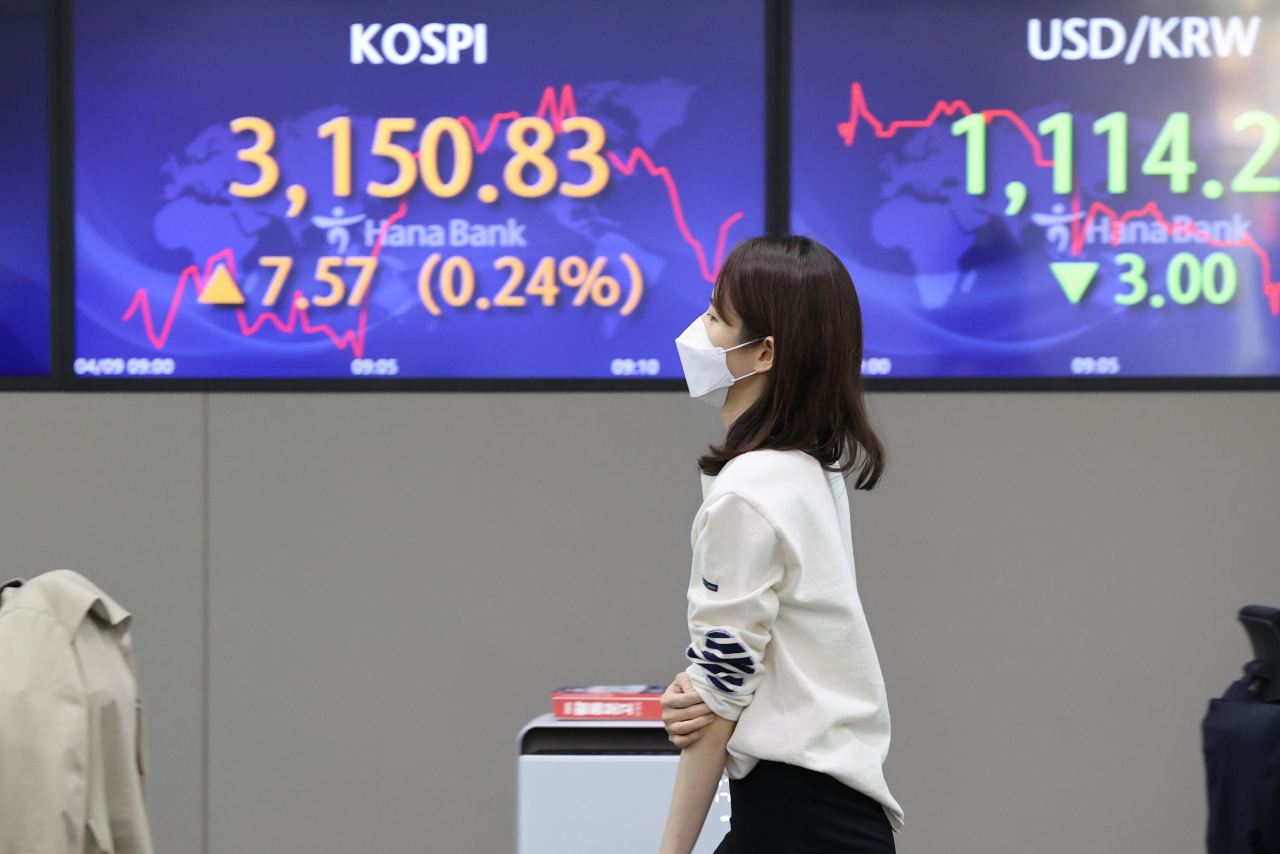 9일 오전 코스피가 전일보다 0.24% 상승세로 출발했다 [연합]