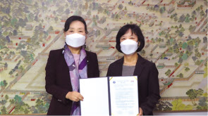 서울역사박물관이 국립서울농학교와 양해각서를 체결하고 청각장애인이 참여하는 수어해설영상 ‘눈으로 듣는 한양’ 프로젝트를 진행한다고 밝혔다.