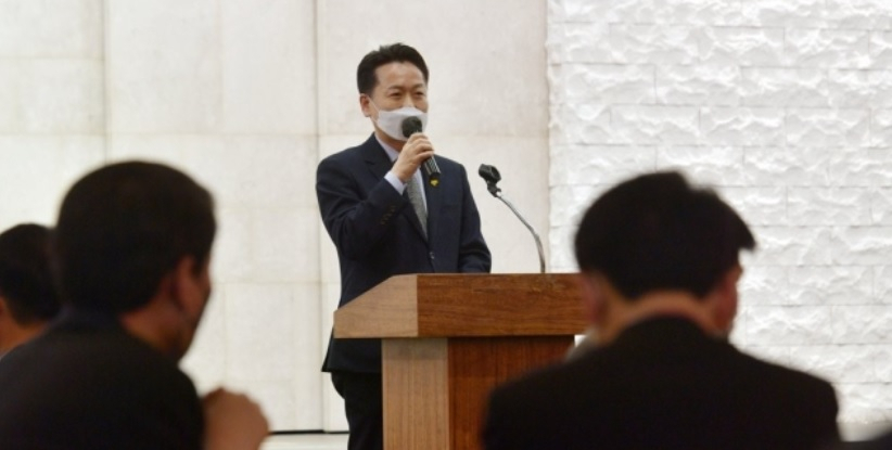 고영인 더불어민주당 의원이 9일 서울 여의도 국민일보빌딩에서 열린 민주당 초선의원 긴급간담회에서 4·7 재보선 참패에 따른 쇄신 방안 등에 관해 발언하고 있다. [국회사진기자단]
