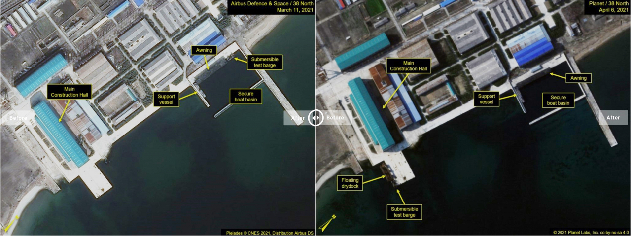 미국 전략국제문제연구소(CSIS) 북한전문사이트 '분단을 넘어'(Beyond Parallel)와 북한전문매체 38노스는 신포조선소를 촬영한 위성사진을 분석해 SLBM 시험용 바지선(납작한 화물 운반선)이 보안 수조(왼쪽 사진)에서 나와 주 건조시설에 인접한 부유식 드라이독(drydock)에 접안(오른쪽 사진)했다고 보도했다. [연합]