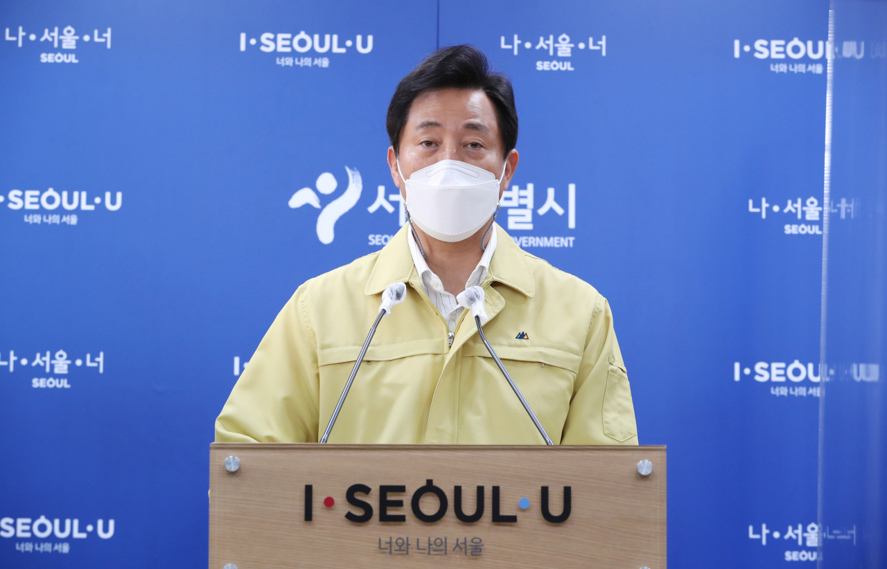 오세훈 서울시장이 12일 오전 서울시청에서 코로나19 관련 기자 브리핑을 하고 있다. [연합]