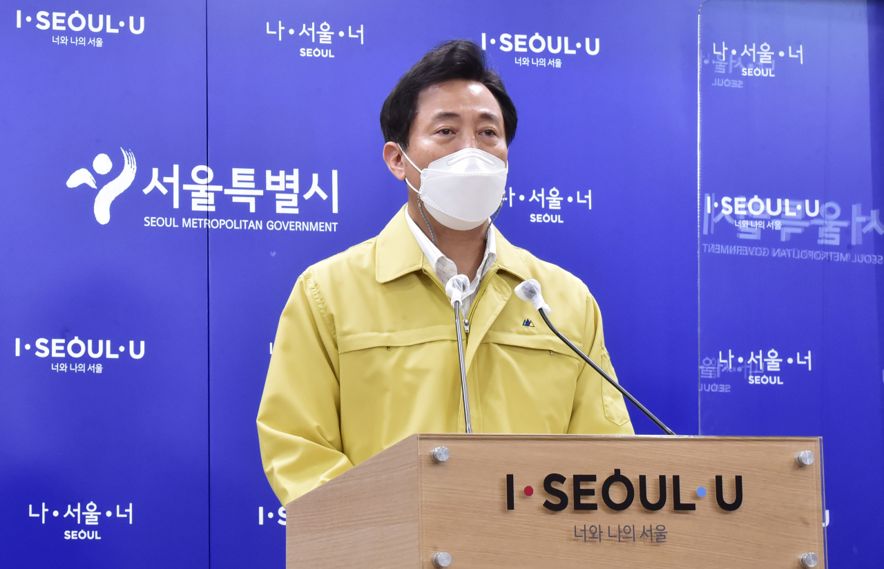 오세훈 서울시장이 12일 오전 서울시청에서 코로나19 관련 기자 브리핑을 하고 있다. [연합]