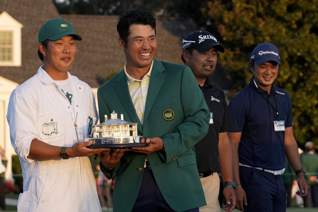 마쓰야마 히데키(오른쪽)와 캐디 하야후지 쇼타. [AP]