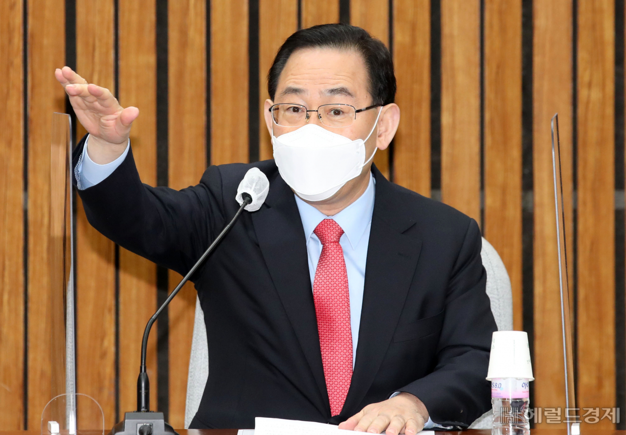 [헤럴드경제=이상섭 기자] 주호영 국민의힘 당대표 권한대행이 13일 오전 서울 여의도 국회에서 열린 원내대책회의에서 발언하고 있다. babtong@heraldcorp.com