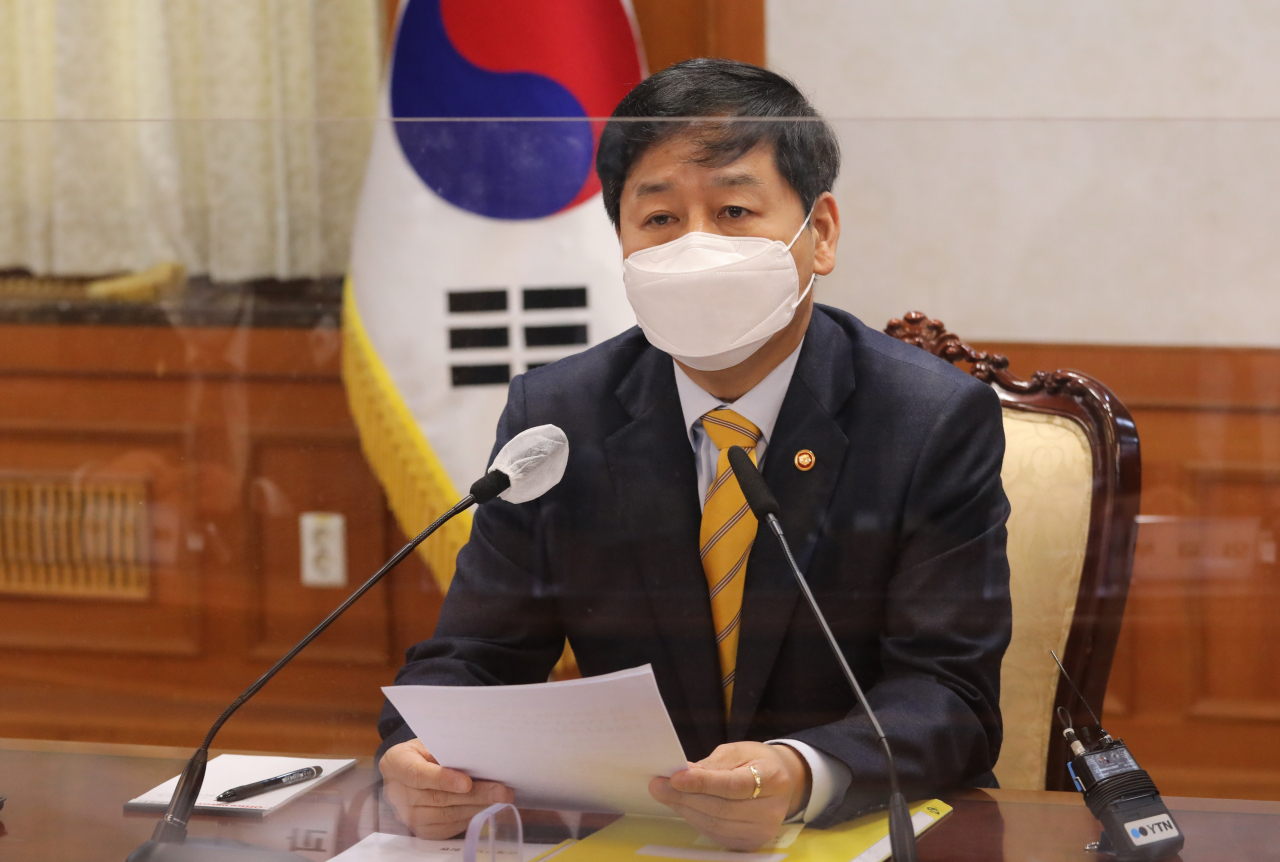 구윤철 국무조정실장이 13일 오전 정부서울청사에서 일본 후쿠시마 원전사고 오염수 배출 결정 관련 긴급 관계차관회의를 하고 있다. 연합뉴스