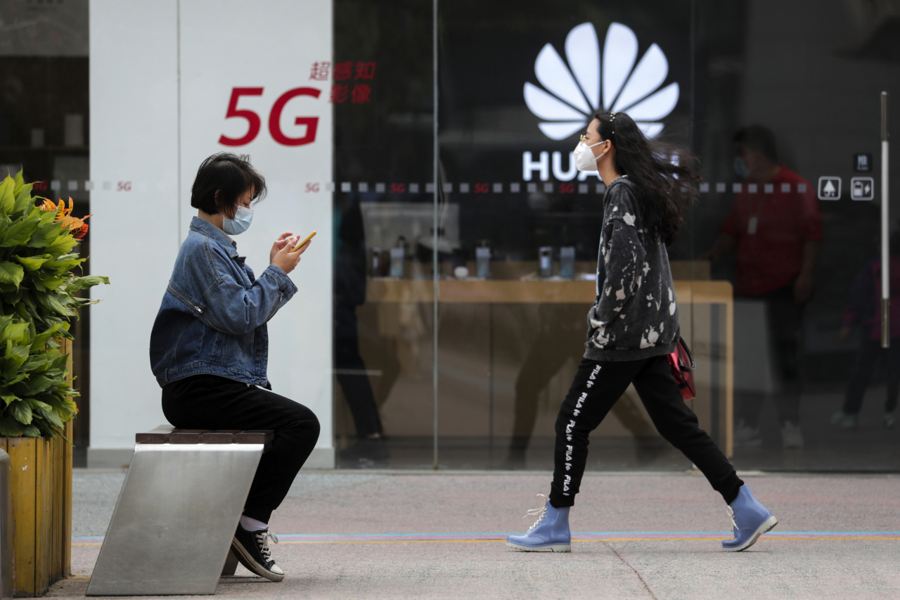 중국 베이징에서 5G 기술을 홍보하고 있는 화웨이 매장 전경.[AP]