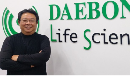 화장품·의약품 원료를 생산하는 대봉엘에스의 박진오 대표. [유재훈 기자]