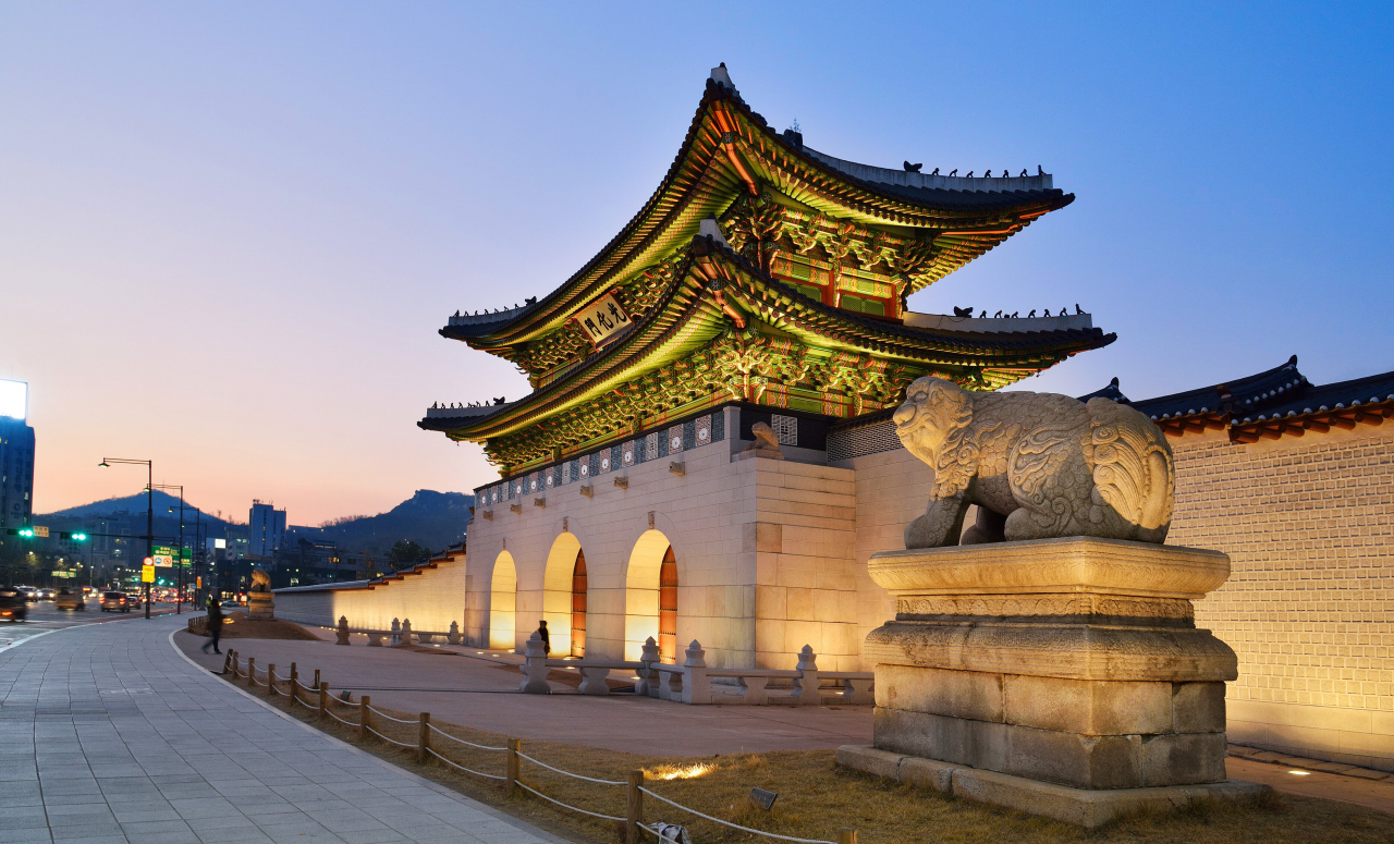 경복궁 정문 광화문과 해치