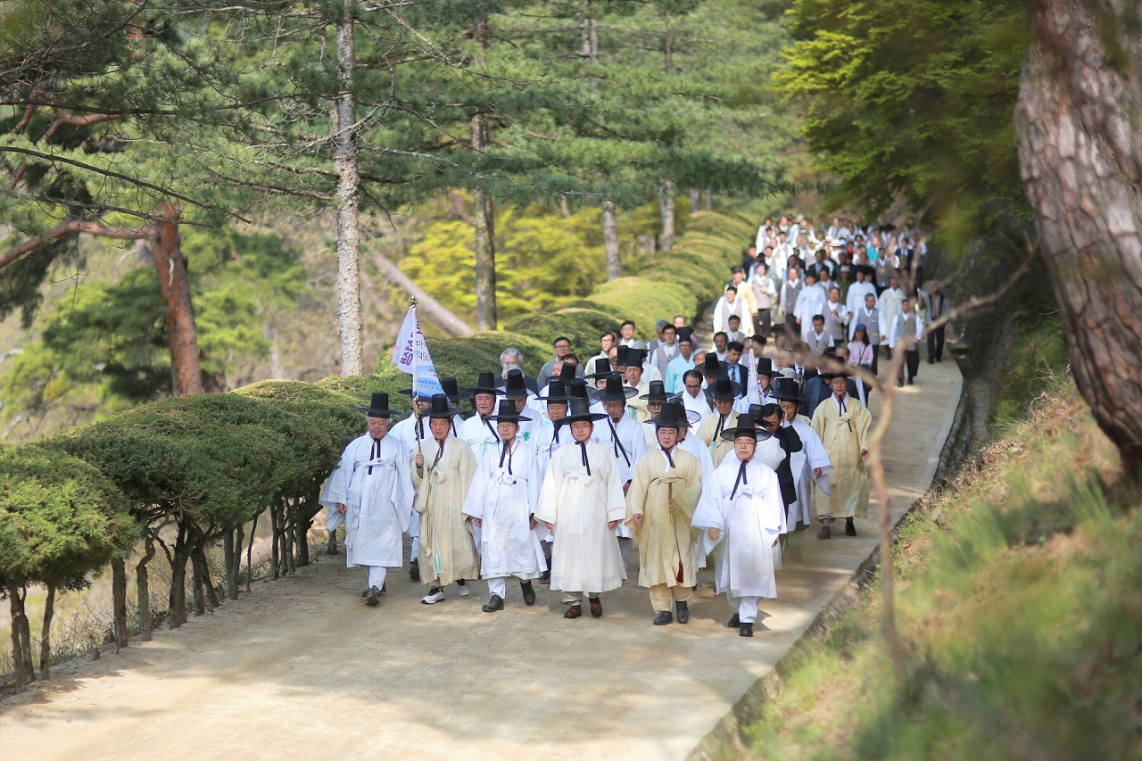 도산서원 초입