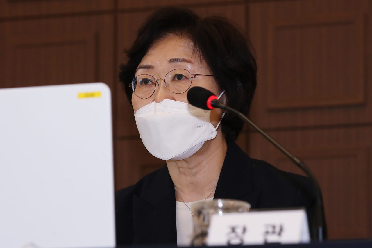 정영애 여성가족부 장관이 14일 오후 서울 중구 프레스센터에서 출입기자 간담회를 하고 있다. [연합]