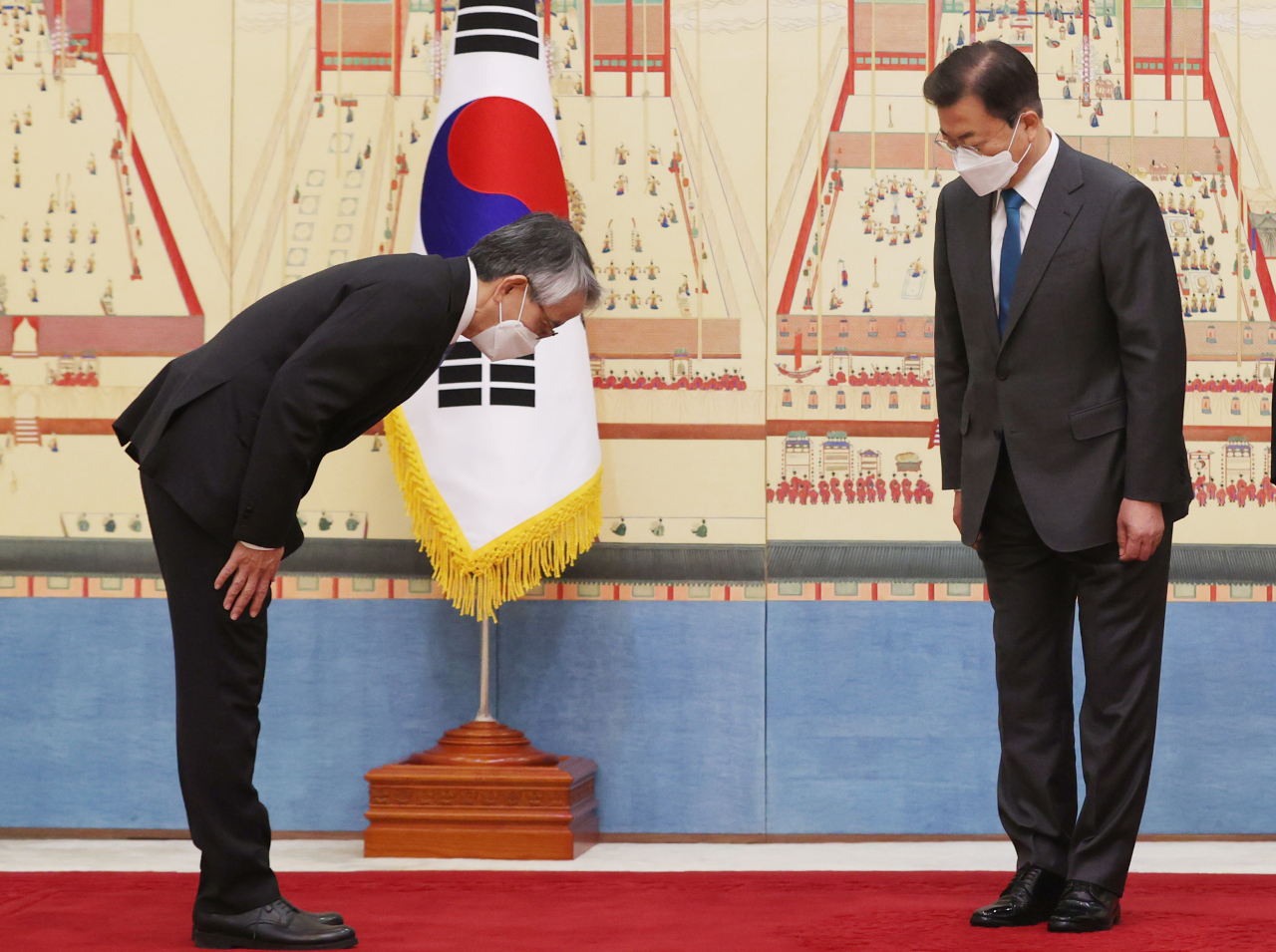 President Moon Jae-in (right) greets Japanese Ambassador to South Korea