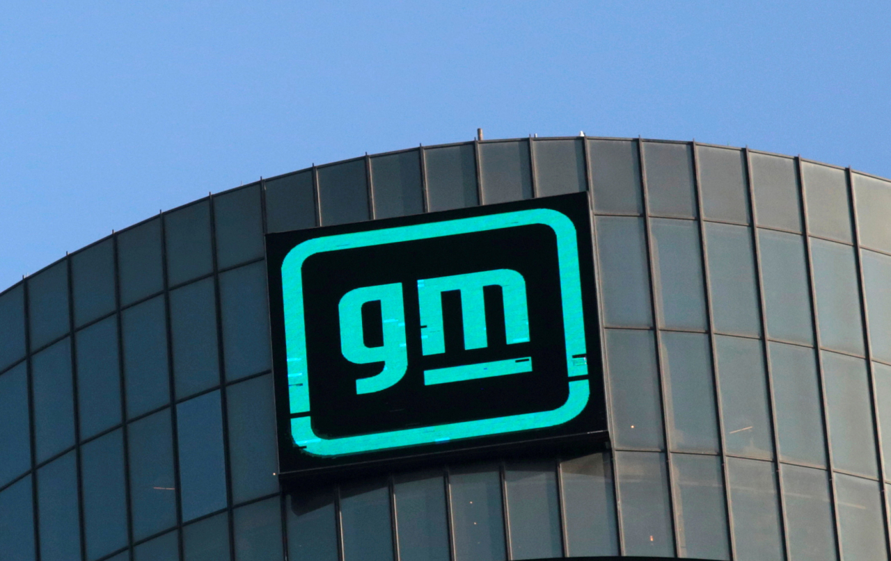 미 미시간주 디트로이트 소재 GM 본사 건물의 로고.[로이터]