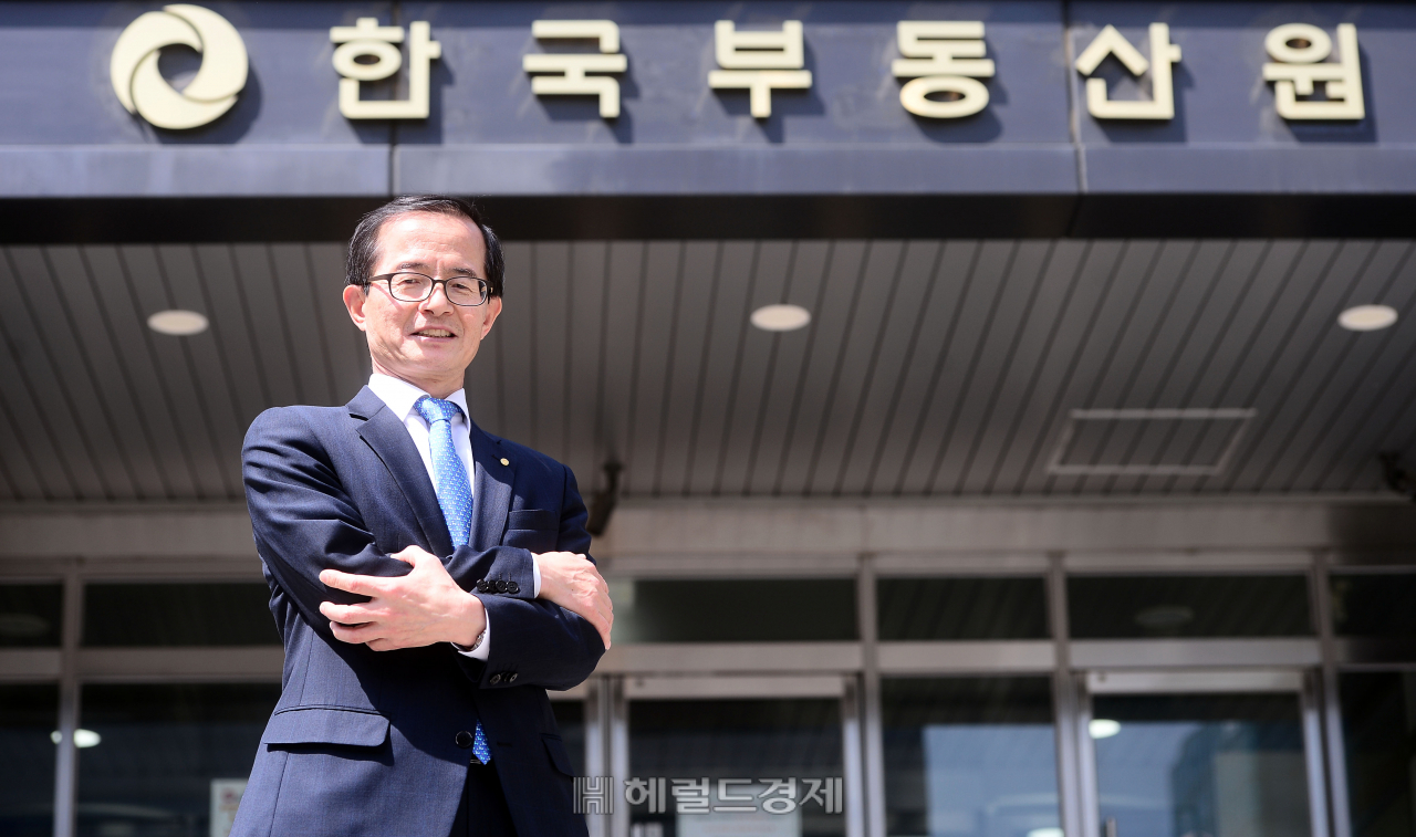 손태락 한국부동산원장은 “살면서 목표를 세우고 추진한 건 중도에 포기하지 않고 이뤄냈다”며 “한국부동산원의 업무 영역이 확대된 만큼 각 분야에서 신뢰를 얻을 수 있는 부동산원을 만들겠다”고 말했다. [이상섭 기자]