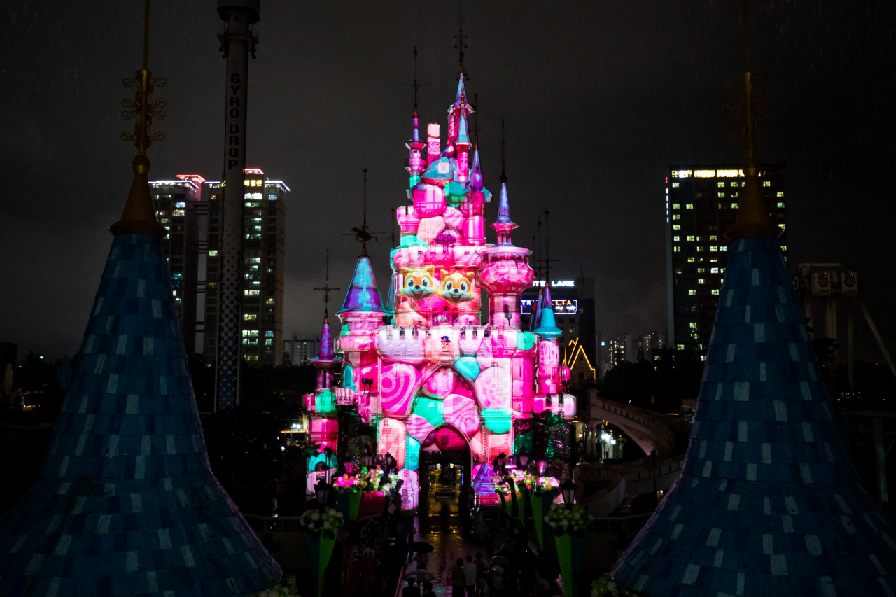 롯데월드 3D 멀티미디어 맵핑쇼 ‘매직 캐슬 라이츠 업(MAGIC CASTLE Lights up)