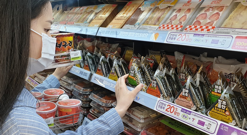 편의점 CU에서 삼각김밥이 3월 간편식품 매출 가운데 가장 높은 매출신장률을 기록했다. [CU제공]