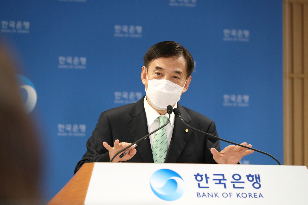 이주열 한국은행 총재가 15일 서울 중구 한국은행에서 열린 통화정책방향 기자간담회에서 발언하고 있다. [한국은행 제공]