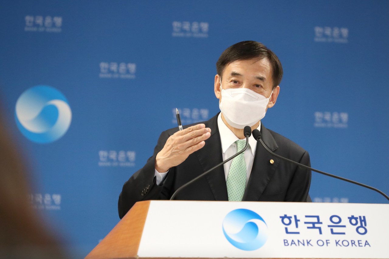 이주열 한국은행 총재가 15일 서울 중구 한국은행에서 열린 통화정책방향 기자간담회에서 발언하고 있다. [한국은행 제공]