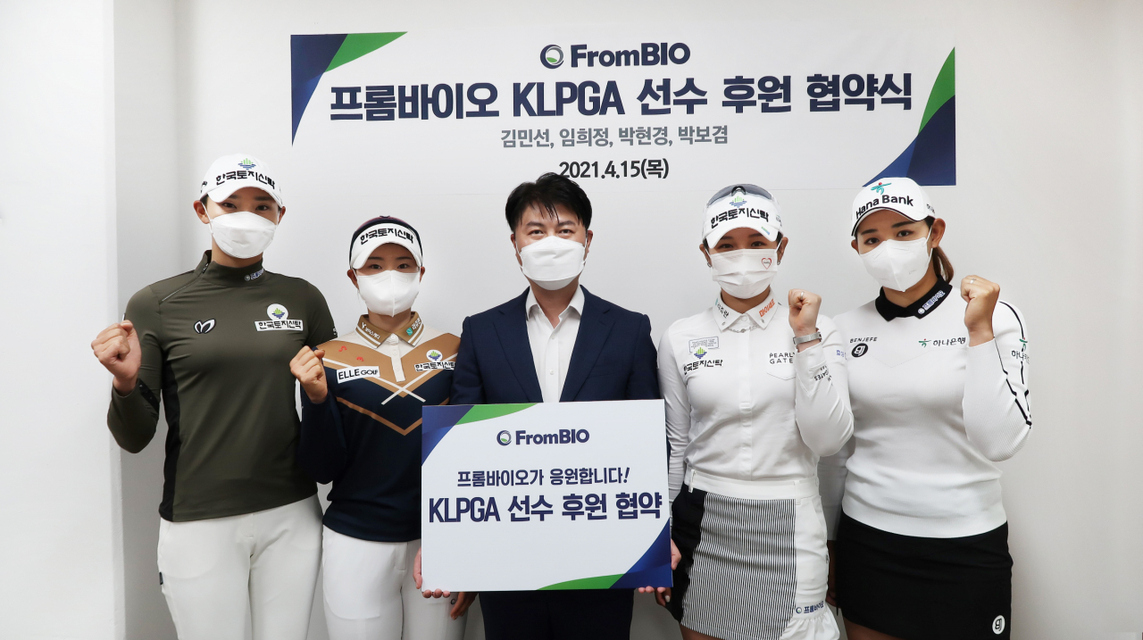 왼쪽부터 김민선, 임희정, 심태진 대표, 박현경, 박보겸.