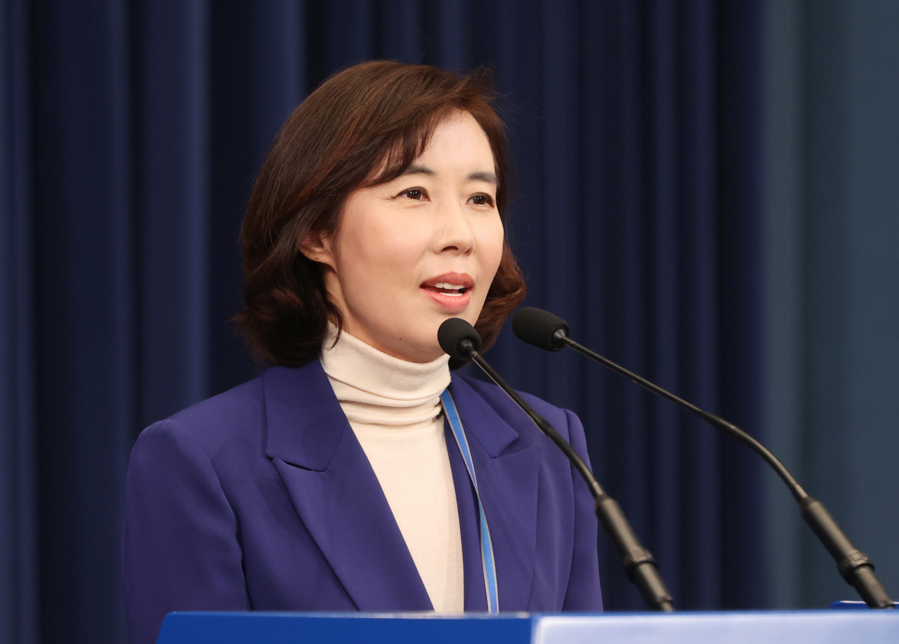 박경미 청와대 신임 대변인이 18일 청와대 춘추관 대브리핑룸에서 인사말을 하고 있다. [연합]