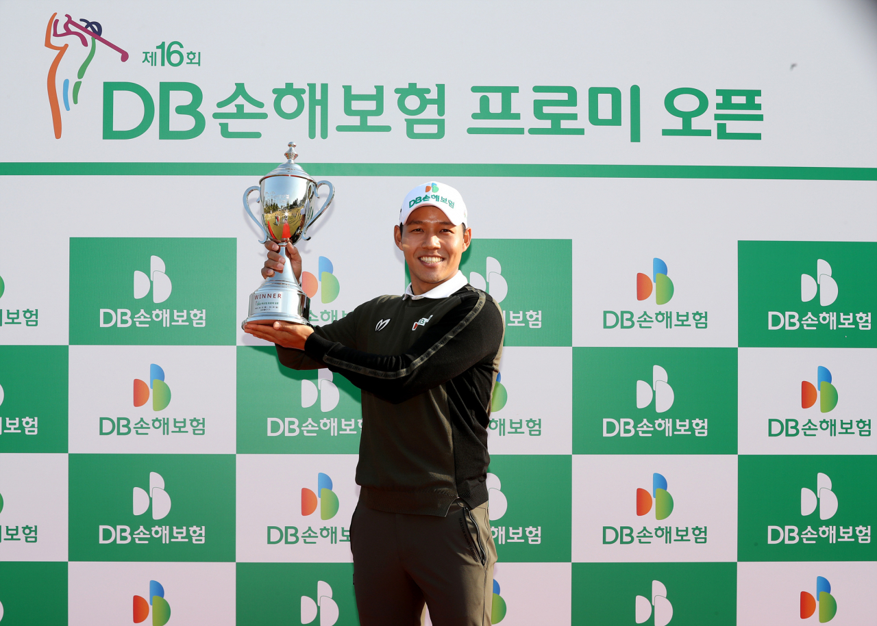 KPGA 코리안투어 개막전인 DB손해보험 프로미오픈서 우승한 문도엽 [KPGA 제공]