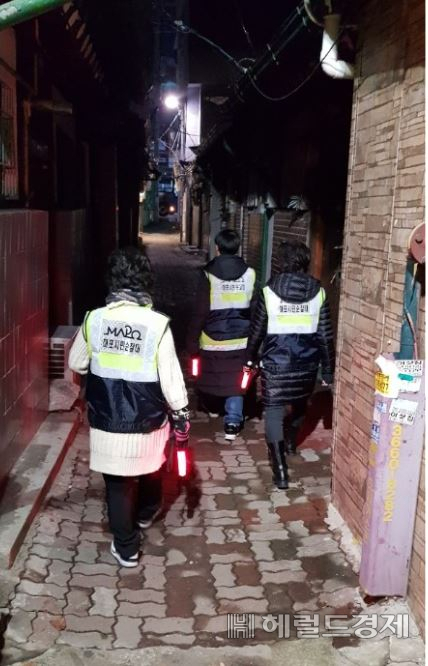 마포주민순찰대 활동 모습. [마포구 제공]