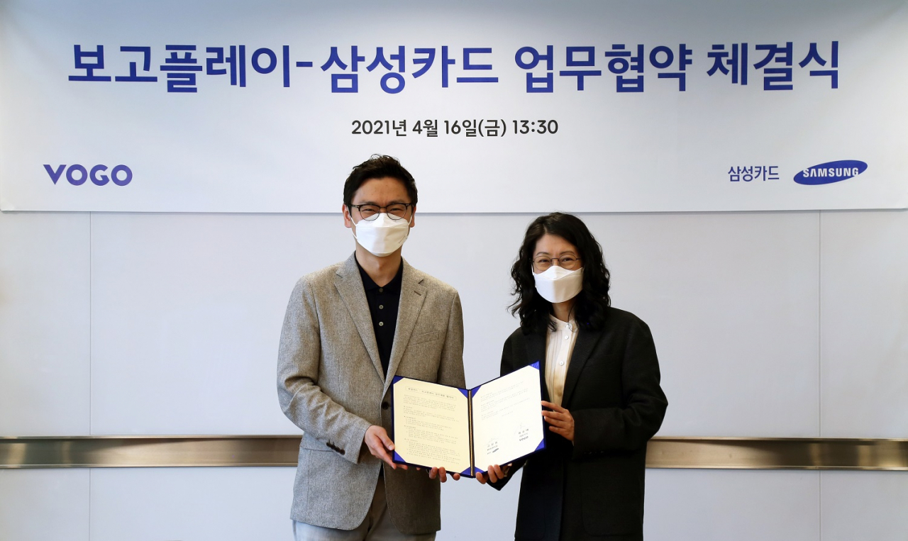삼성카드 고상경 상무(오른쪽), 보고플레이 류승태 대표가 기념사진을 촬영하고 있다. [삼성카드 제공]