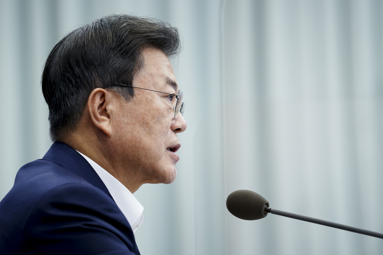 문재인 대통령이 19일 오후 청와대에서 열린 수석·보좌관회의에서 발언하고 있다. [연합]