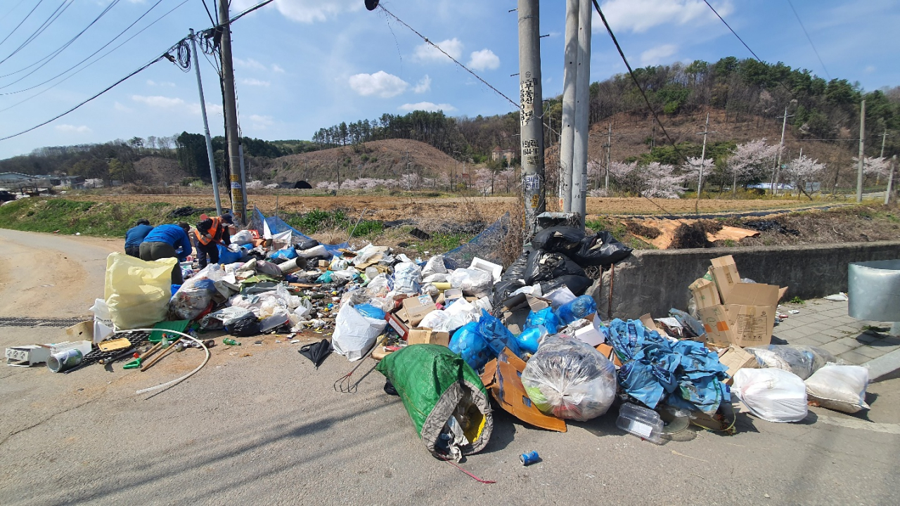 쓰레기 무단투기지역[용인시 제공]