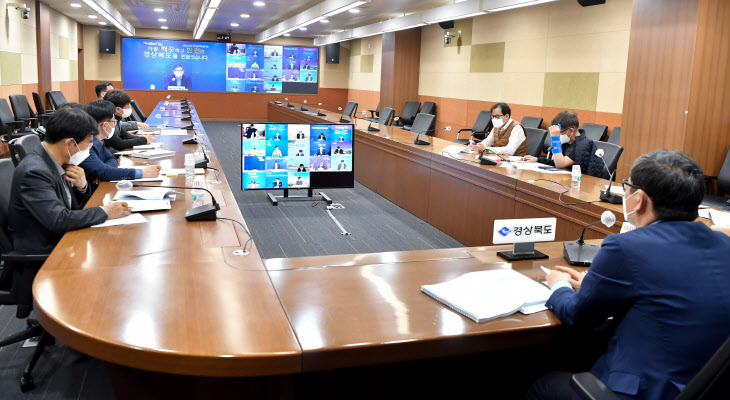 하대성 경북도 경제부지사가 19일 국토교통예산협의회 영상회의를 통해 사회간접자본 국비지원을 건의하고 있다.[경북도 제공]