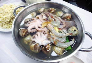 겉절이도 맛있는 고복자연공원 앞 해물칼국수.