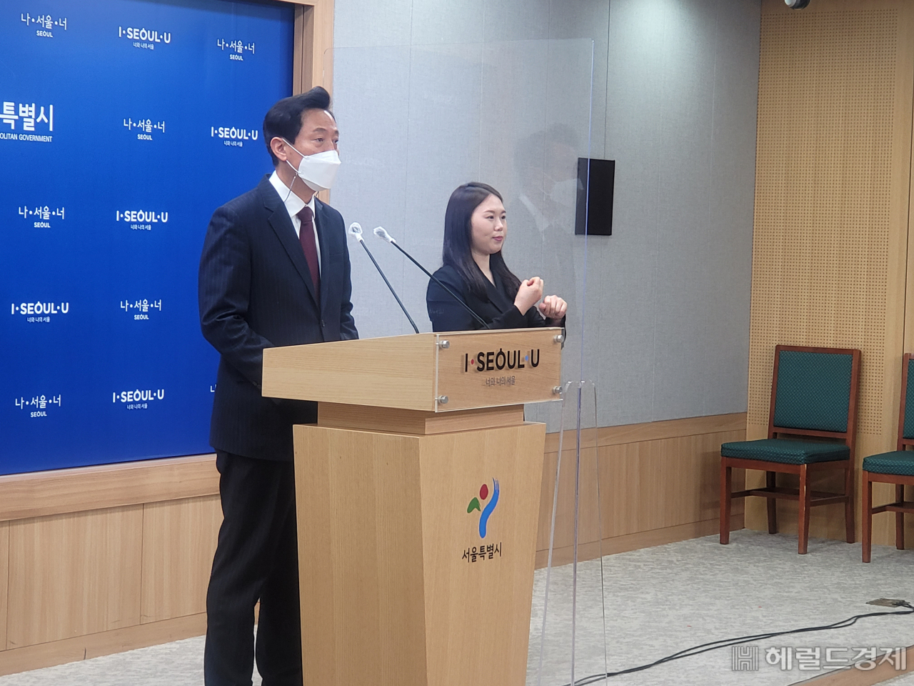 오세훈 서울시장이 지난 20일 고 박원순 시장 성범죄 피해자에게 진심으로 사과한다고 말하고 있다.
