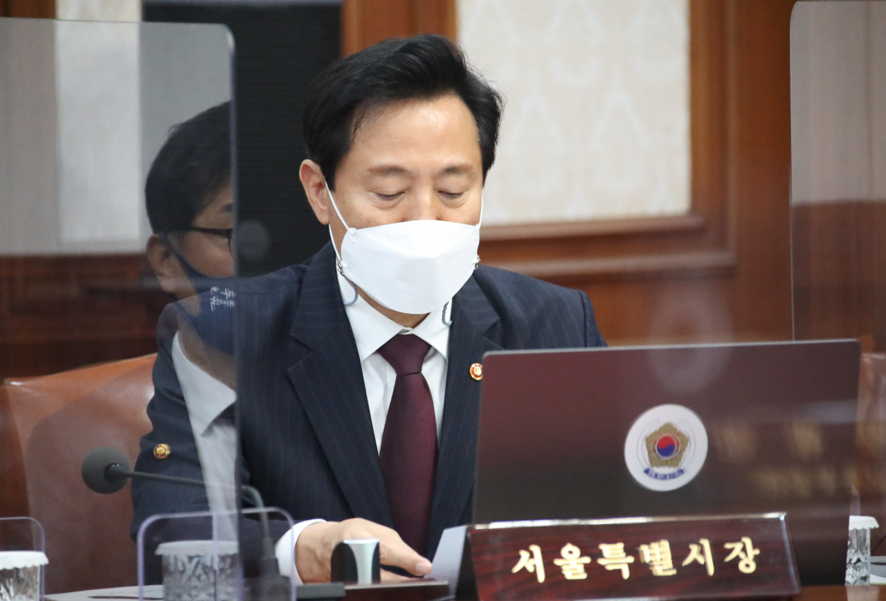 오세훈 서울시장이 20일 오전 정부서울청사에서 열린 국무회의에 참석해 있다. [연합]