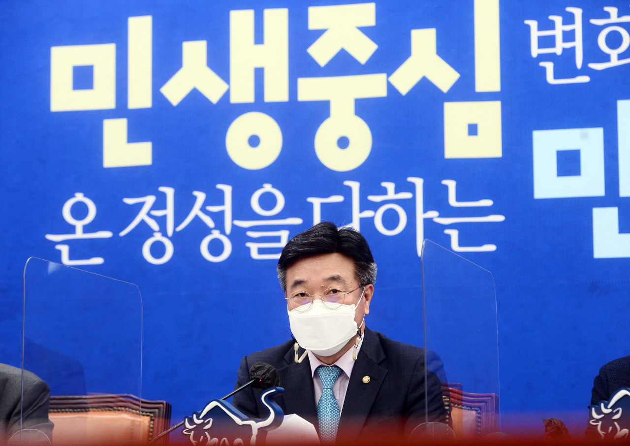 윤호중 더불어민주당 원내대표 겸 비상대책위원장이 20일 서울 여의도 국회에서 열린 원내대책회의에서 발언하고 있다. [연합]