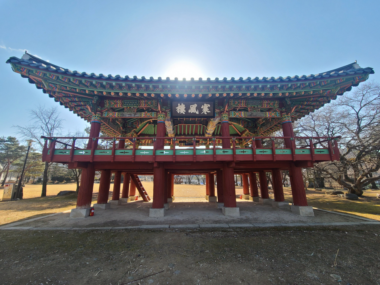 무주 한벽루는 전주 한풍루, 춘향전의 무대 남원 광한루 등 3한 중 으뜸이라고 임제는 평가했다. 참고로, 춘향전의 이몽룡의 실존인물은 성씨 성을 가진 인사였음이 밝혀진 바 있다.(KBS 역사스페셜, 성씨 가문의 증언 등 참조)
