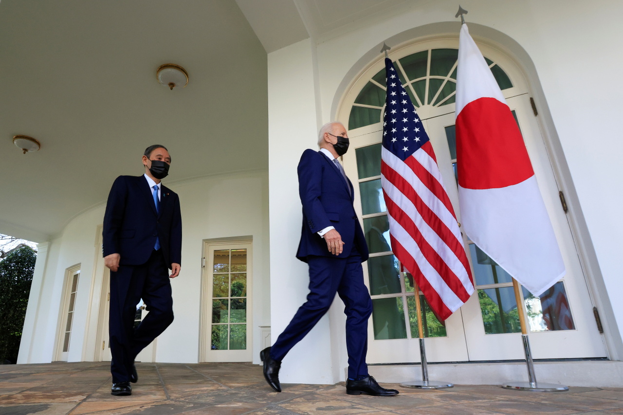 US President Joe Biden walks out of the Oval Office with Japan's Prime Minister Yoshihide Suga ahead of a news conference at the White House in Washington, Friday. (Reuters-Yonhap)