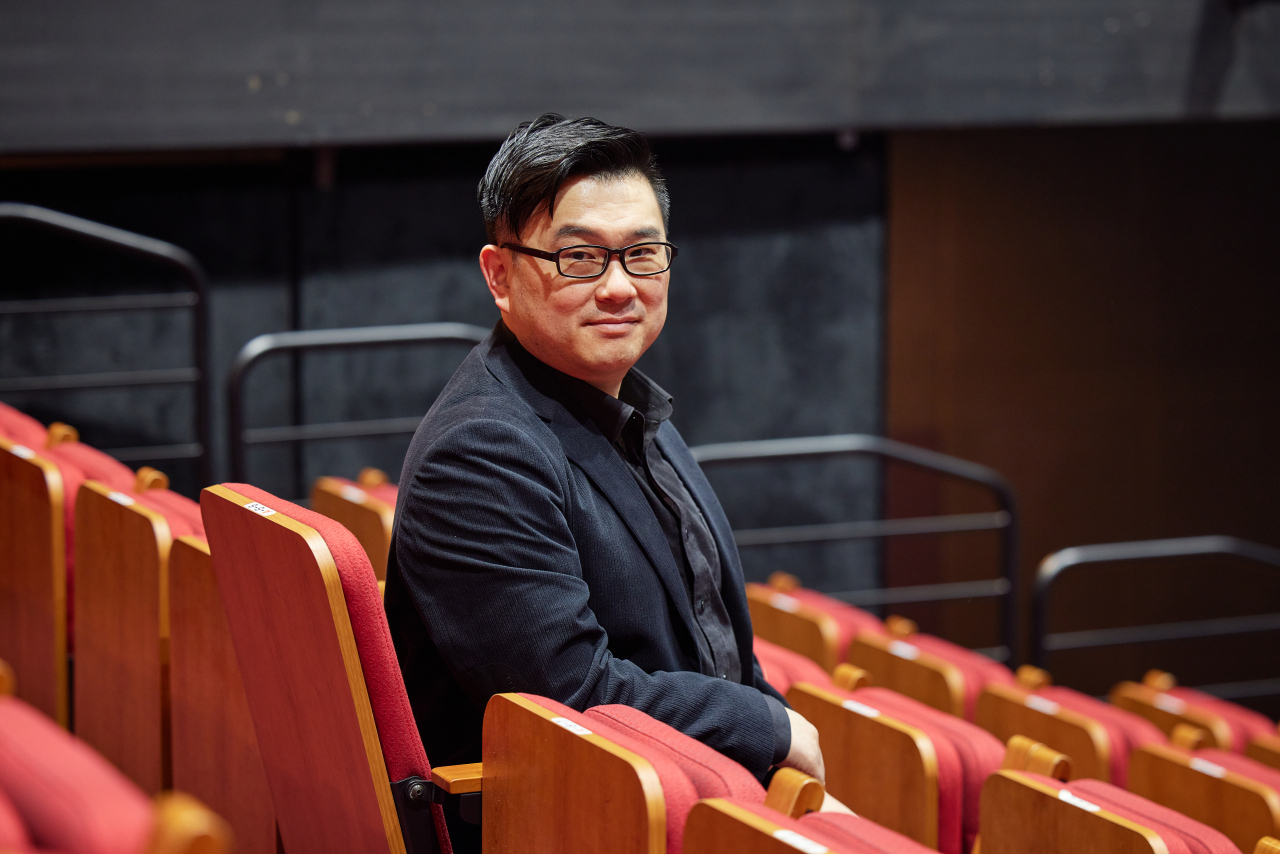 어렵고 지루한 장르로 여겨진 오페라의 편견을 깬 새로운 시도들이 이어지고 있다. 한국소극장오페라축제의 마지막 작품으로 무대에 오르는 ‘춘향탈옥’의 김태웅 연출가는 “오페라에 흥미를 가질 수 있는 호기심을 주는 작품을 하고 싶었다”고 말했다. [예술의전당 제공]