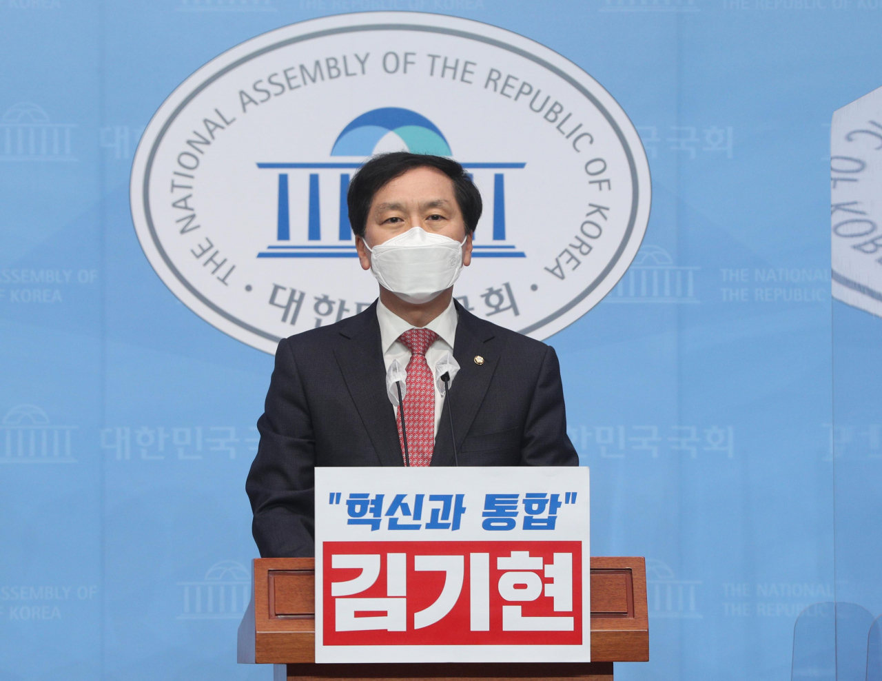 김기현 국민의힘 의원이 지난 18일 국회 소통관에서 기자회견을 열고 원내대표 경선 출마를 선언하고 있다. 이상섭 기자/