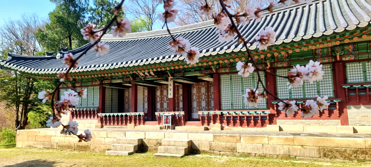 서향각