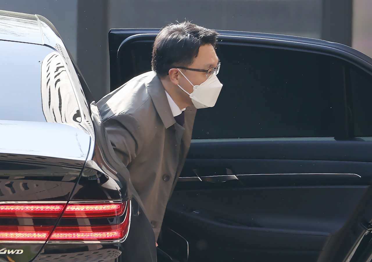 김진욱 고위공직자범죄수사처장이 21일 오전 정부과천청사 공수처로 출근하고 있다. [연합]