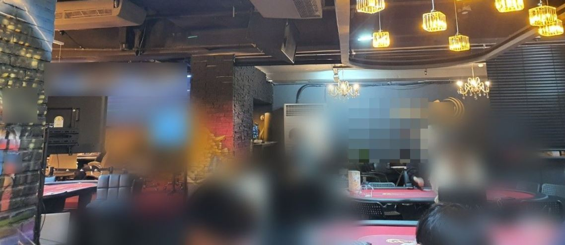 최근에도 영업 중인 서울 용산구의 한 홀덤펍 모습. 서울 등 수도권과 부산의 홀덤펍은 지난 12일부터 영업금지 조치가 내려진 상태다. [제보자 제공]