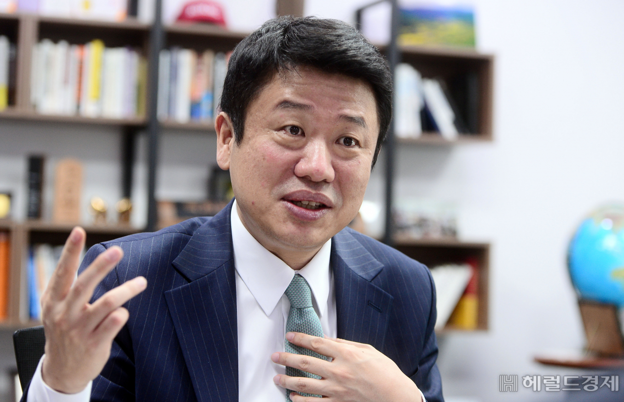 국민의힘 원내대표 경선에 출사표를 낸 유의동 의원이 지난 21일 국회 의원회관에서 헤럴드경제와 인터뷰를 하고 있다. [이상섭 기자/babtong@heraldcorp.com]