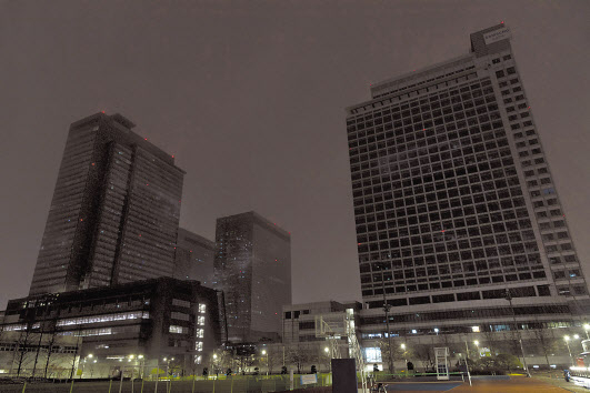 2019년 4월 19일 오후 삼성전자 수원 ‘삼성 디지털시티’에서 진행한 ‘지구촌 전등끄기’ 캠페인 모습. 전등끄기 후 사업장 전경. [삼성전자 제공]