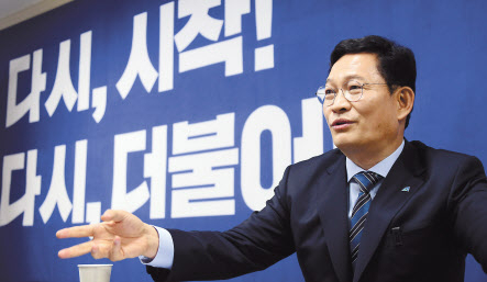 송영길 더불어민주당 당대표 후보가 지난 21일 서울 여의도 선거 캠프에서 헤럴드경제와 인터뷰하고 있다. 이상섭 기자